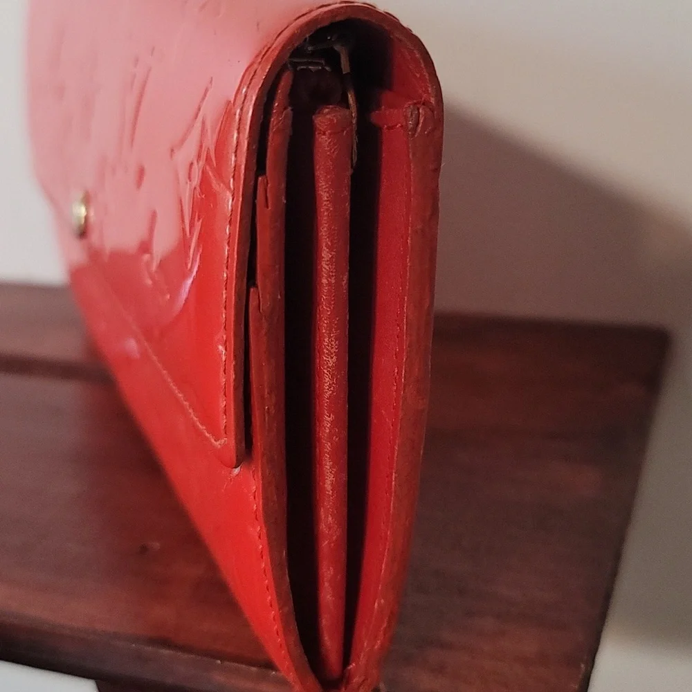 Authentic LV wallet - Picture 2 of 4